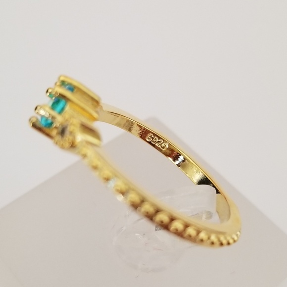 Beautiful Topaz Blue Gold Ring - Picture 6 of 8